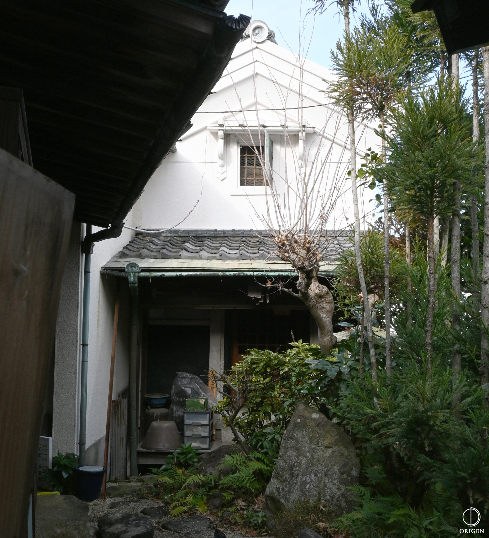 骨董品出張買取 査定の様子 東大阪市の蔵と庭