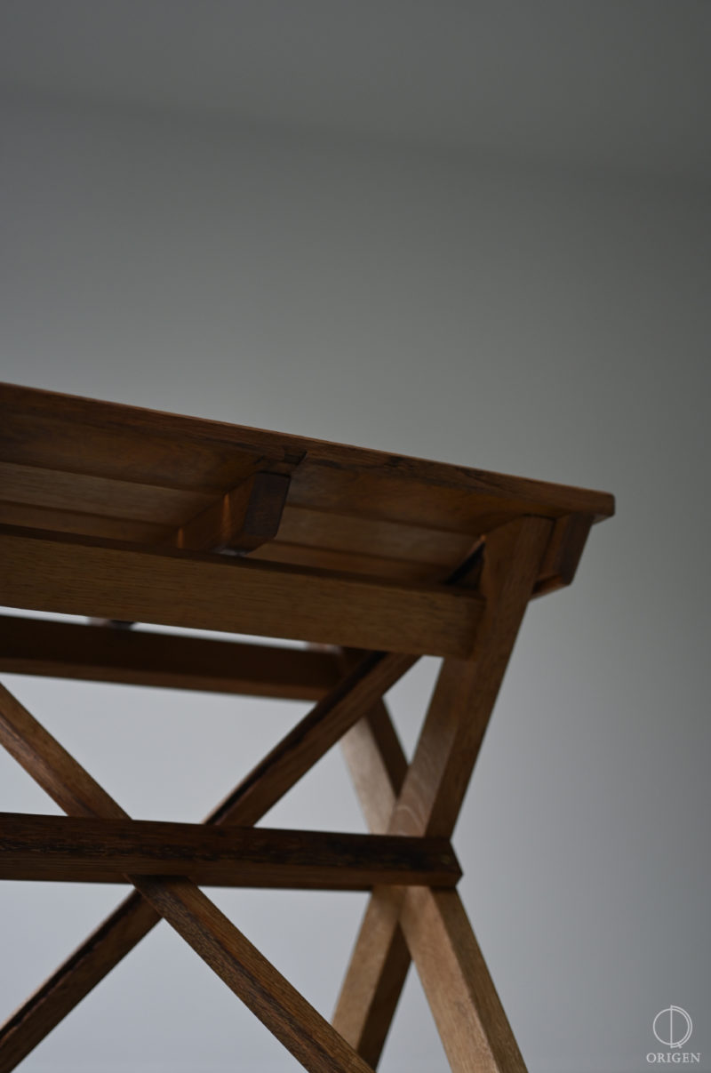 骨董品出張買取 楢材の椅子のアップ